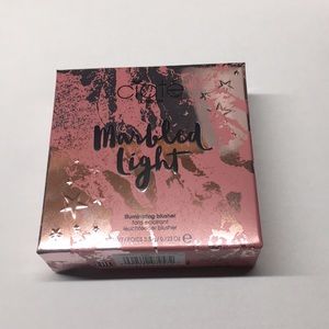 Illuminating blusher marbled light